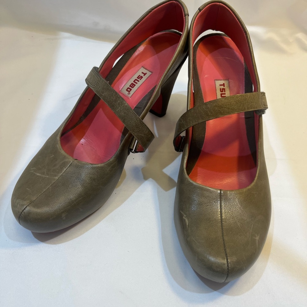Tsubo Women's Olive Heels